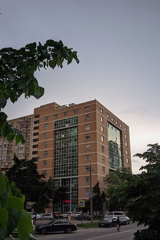 Фото офисного здания, в котором расположен головной дилинг проп-компании LIVE Investing group